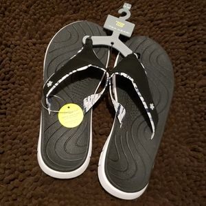 Casual comfy flip flop sandals